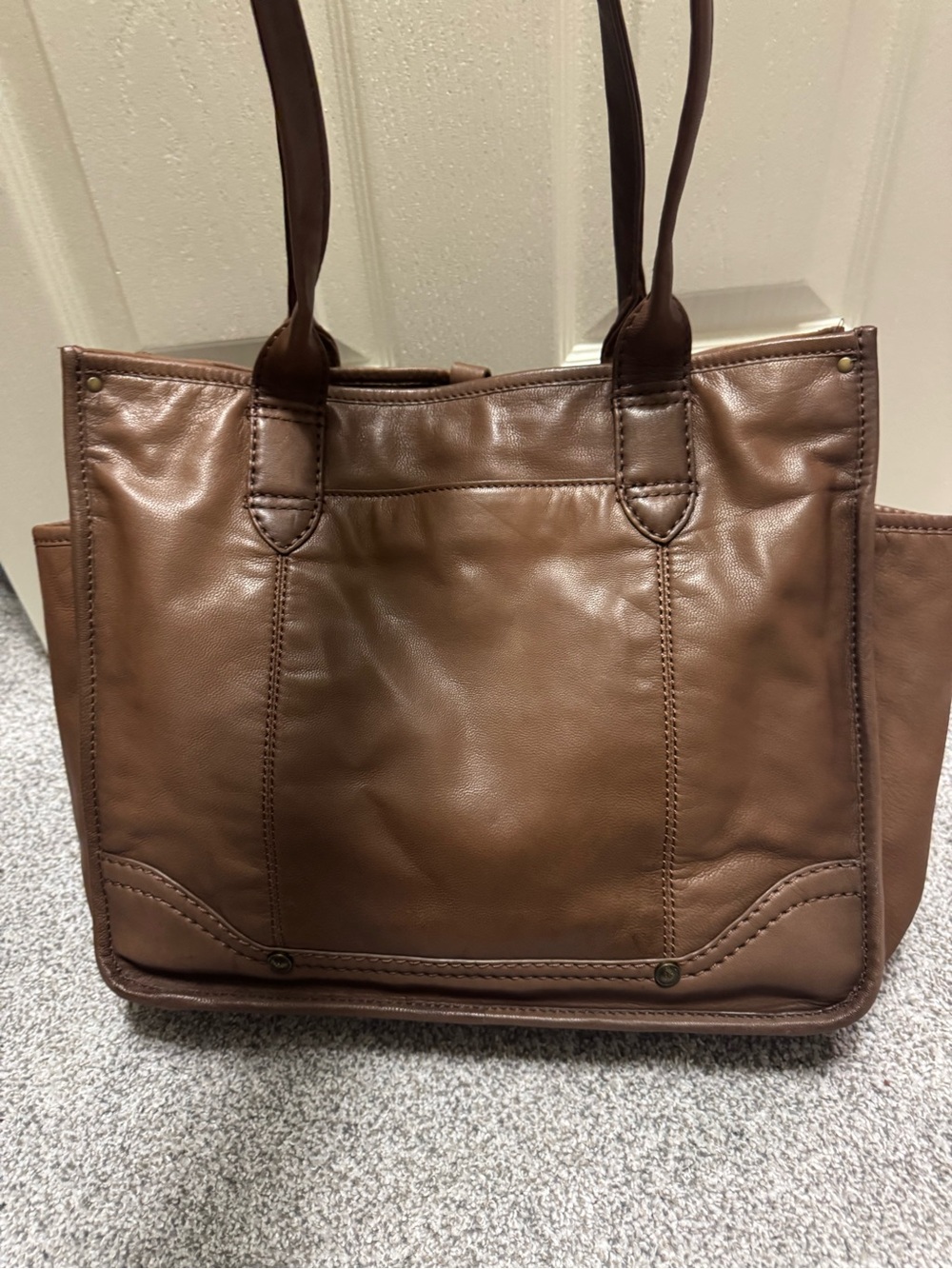 Frye Classic Brown Leather Tote Bag - Women's Everyday Shoulder Bag - Picture 2 of 4